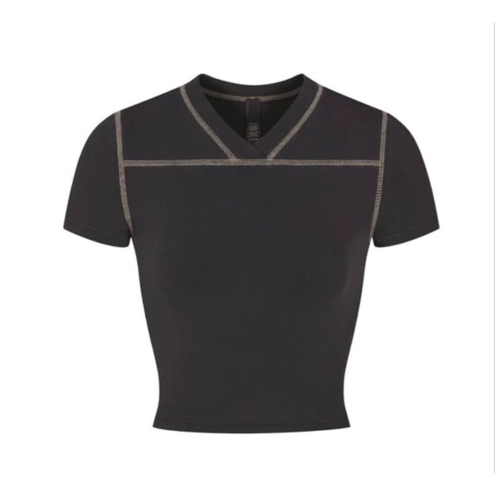 Skims Sport Cropped V-Neck T-Shirt - Picture 2 of 7
